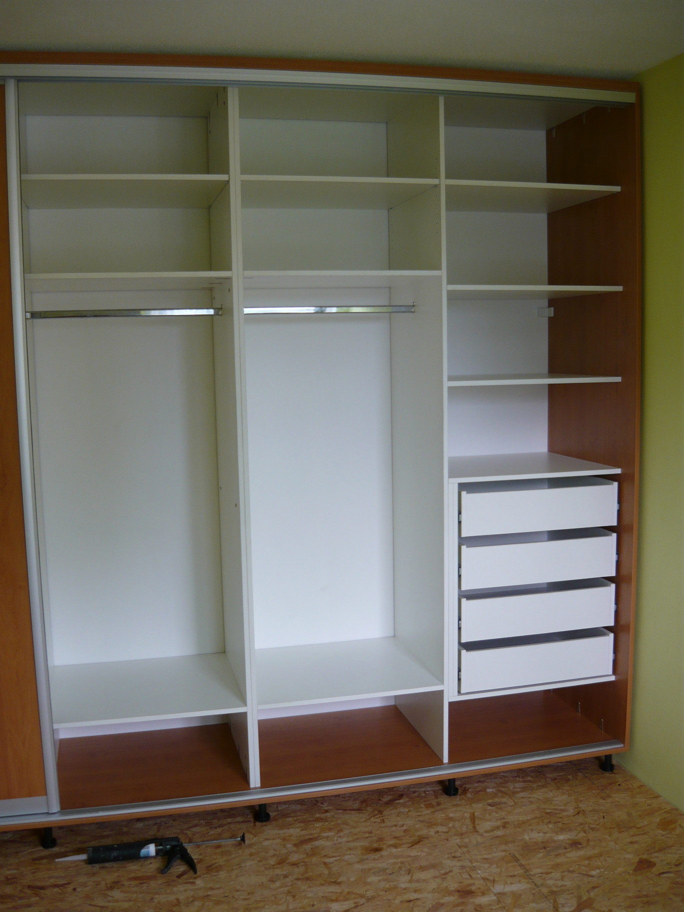 Vestavné skříně - realizace 10