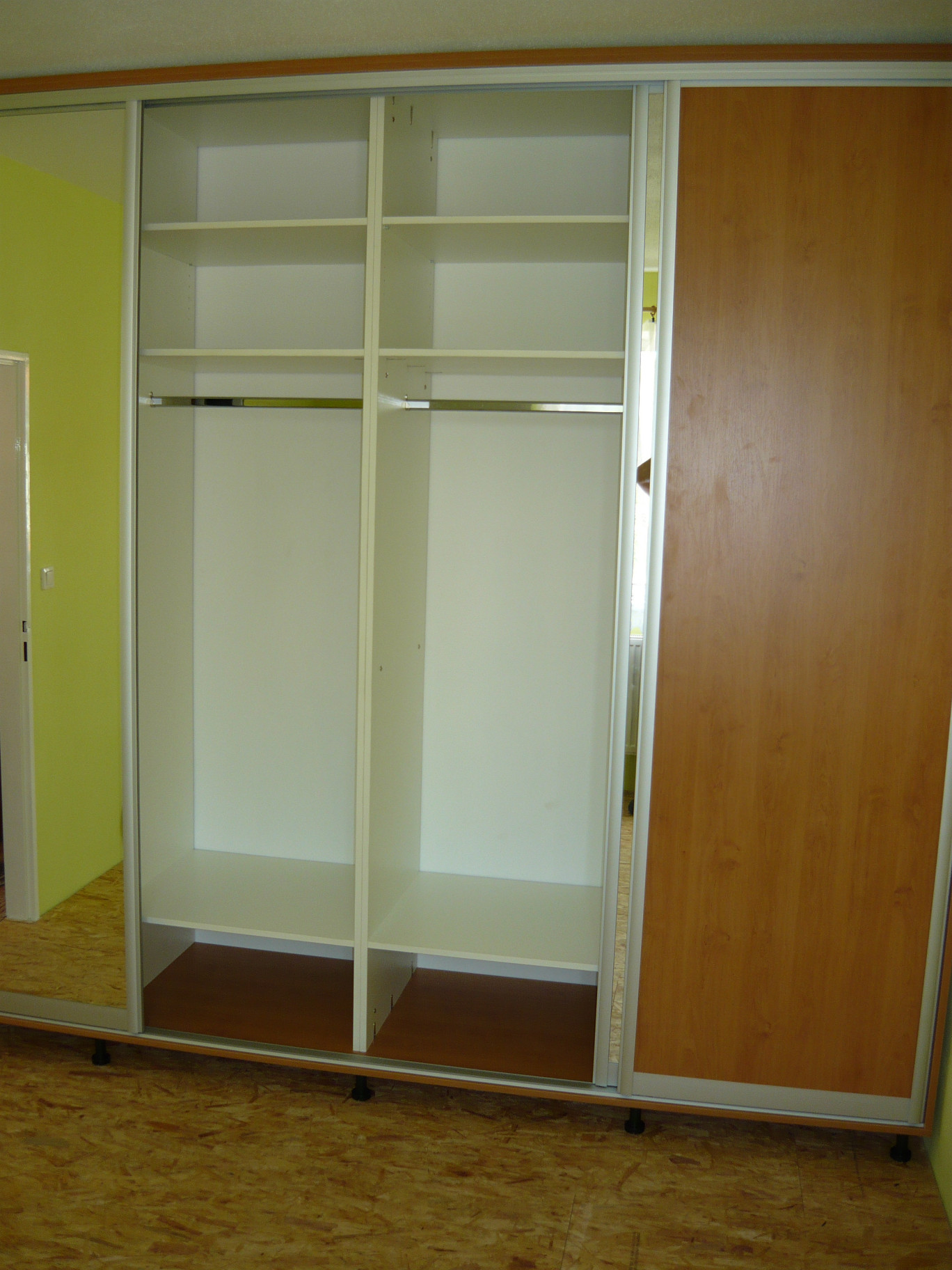 Vestavné skříně - realizace 13