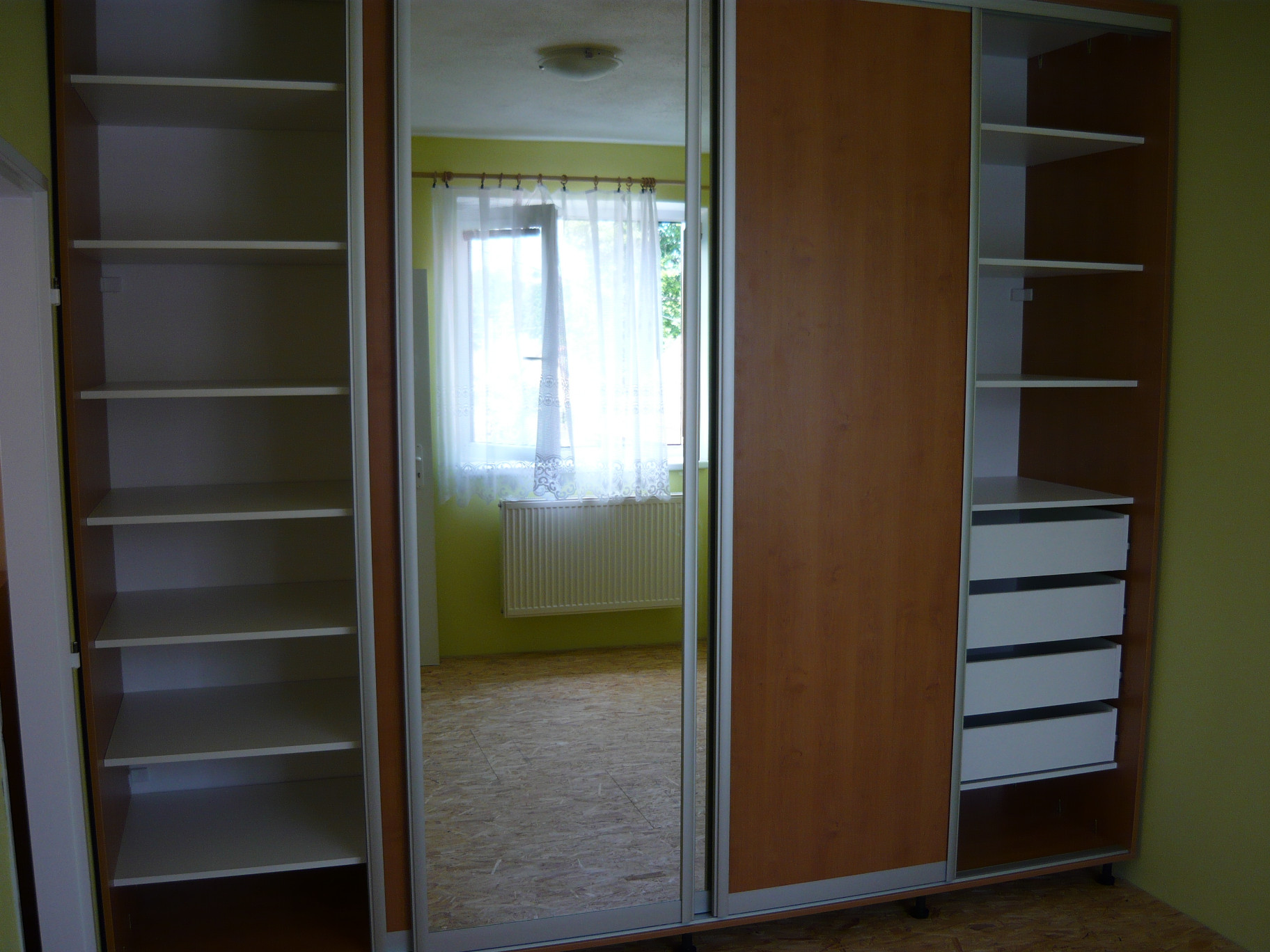 Vestavné skříně - realizace 14