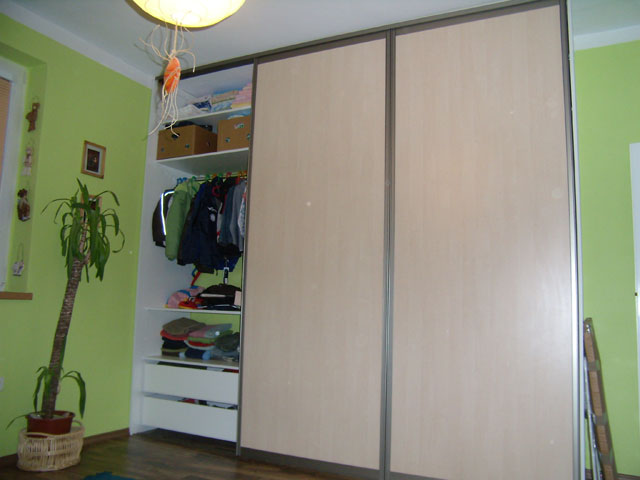 Vestavné skříně - realizace 19